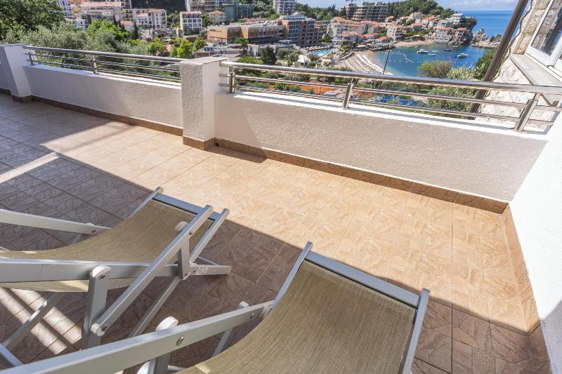 Raymond Apartments - Oda