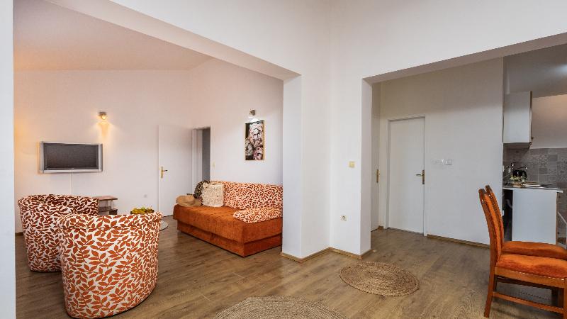 Raymond Apartments - Oda