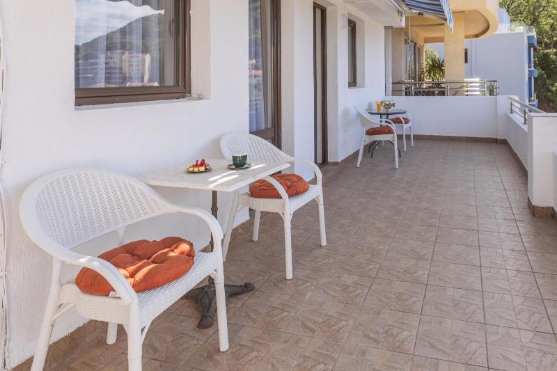 Raymond Apartments - Oda