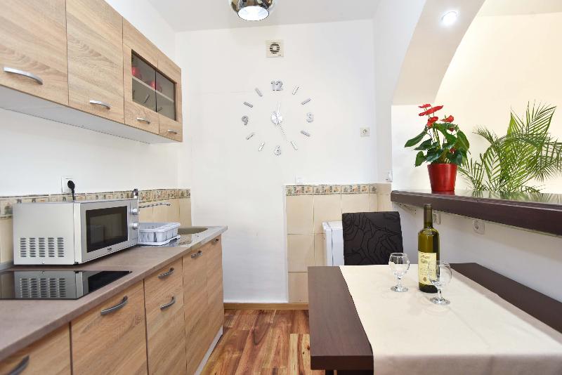 Raymond Apartments - Oda