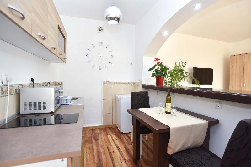 Raymond Apartments - Oda