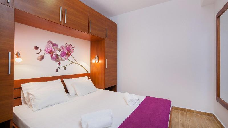 Raymond Apartments - Oda