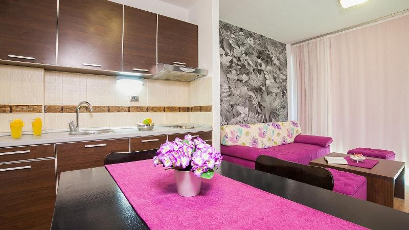 Raymond Apartments - Oda