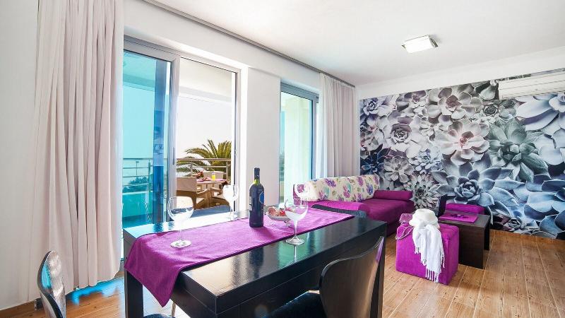 Raymond Apartments - Oda