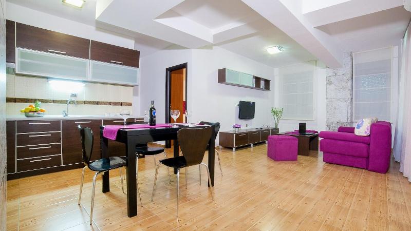 Raymond Apartments - Oda