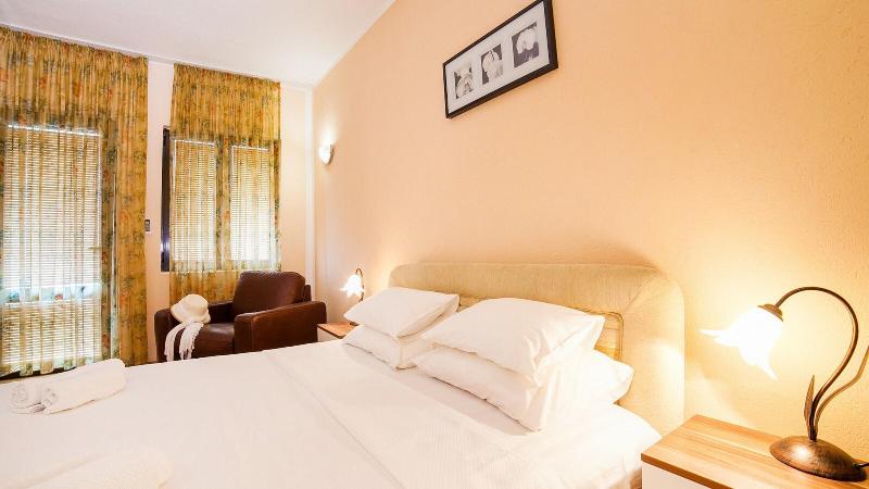 Raymond Apartments - Oda