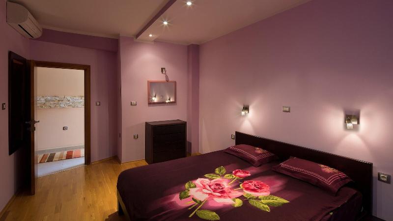 Raymond Apartments - Oda