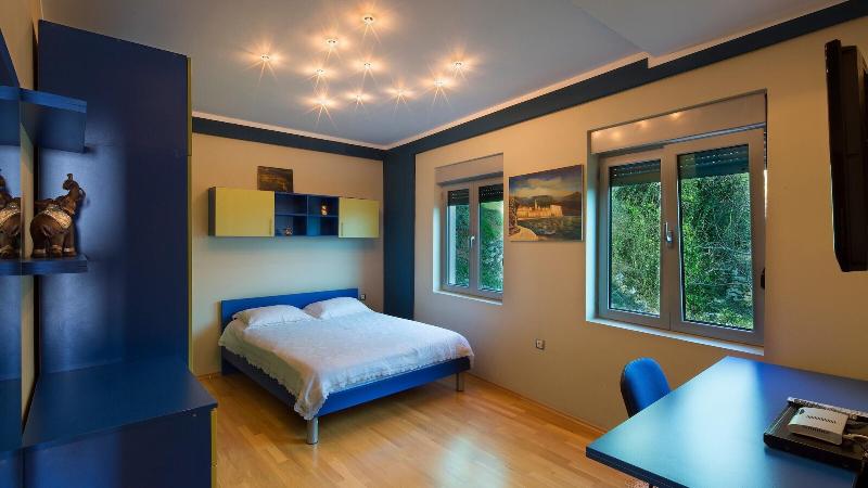 Raymond Apartments - Oda