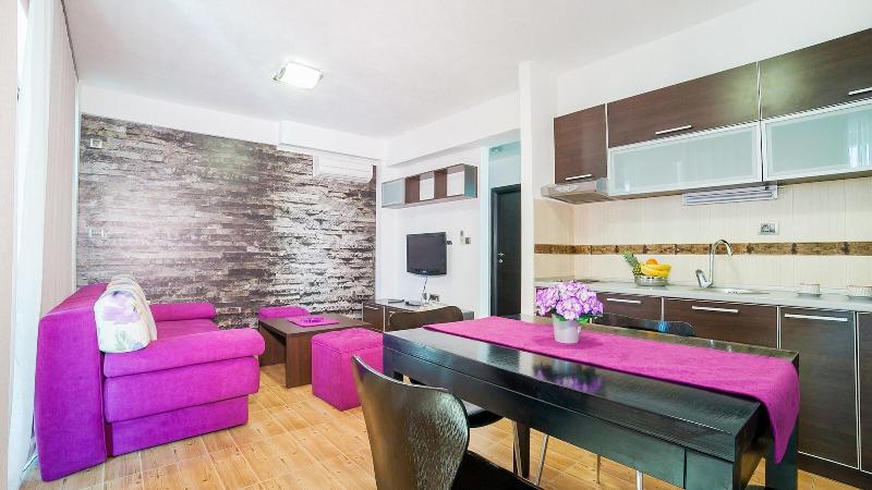 Raymond Apartments - Oda