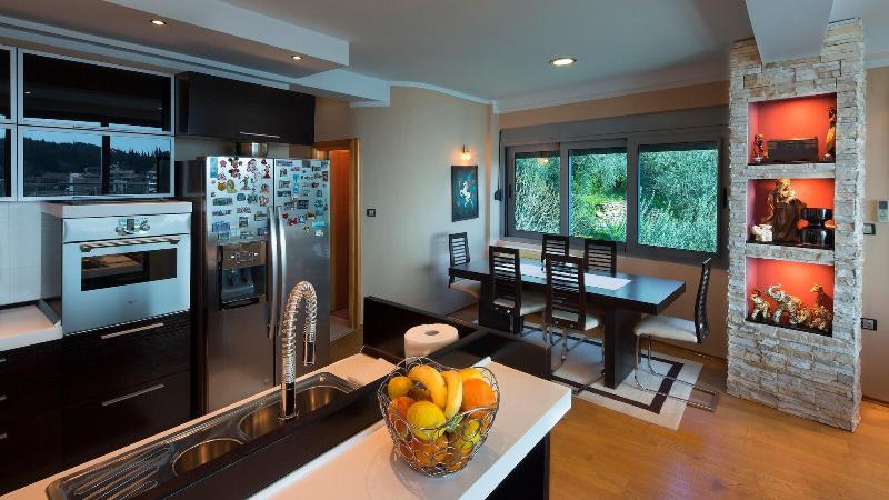 Raymond Apartments - Oda