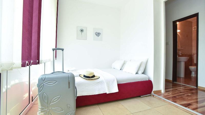 Raymond Apartments - Oda