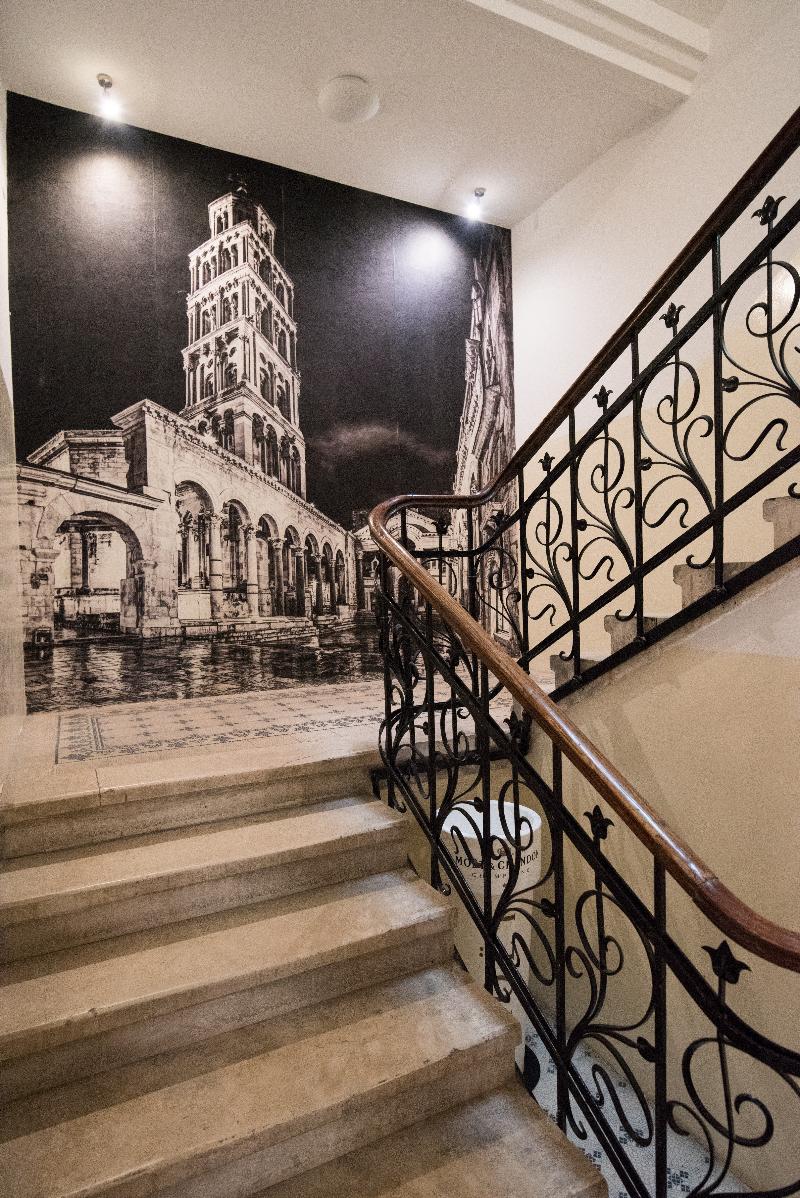 Central Square Heritage Hotel - Lobi