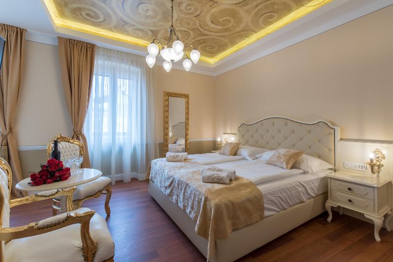 Central Square Heritage Hotel - Oda