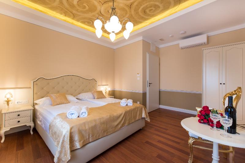 Central Square Heritage Hotel - Oda