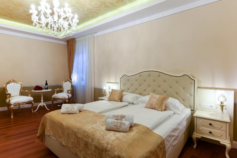 Central Square Heritage Hotel - Oda