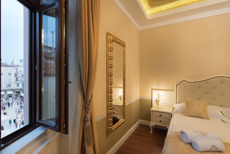 Central Square Heritage Hotel - Oda