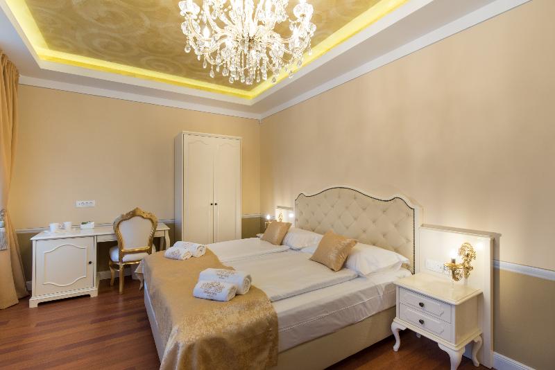 Central Square Heritage Hotel - Oda