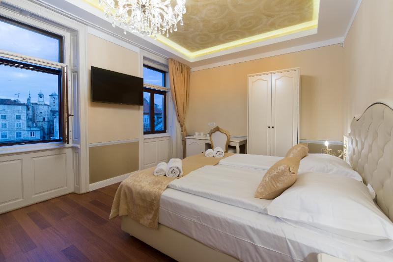 Central Square Heritage Hotel - Oda