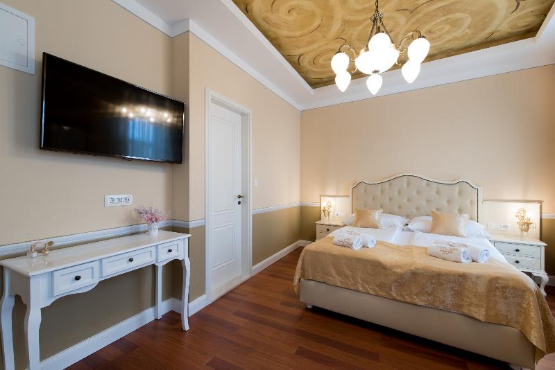 Central Square Heritage Hotel - Oda