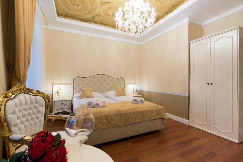 Central Square Heritage Hotel - Oda