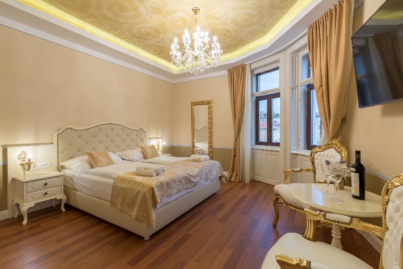 Central Square Heritage Hotel - Oda