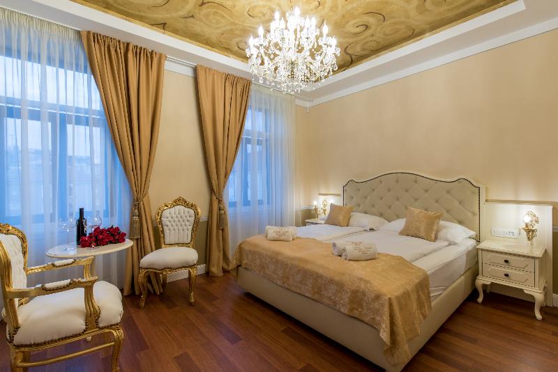 Central Square Heritage Hotel - Oda