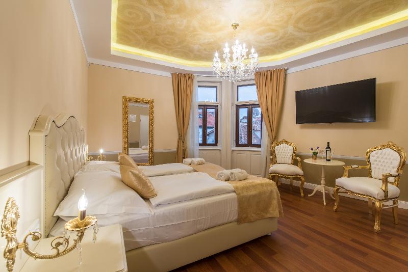 Central Square Heritage Hotel - Oda
