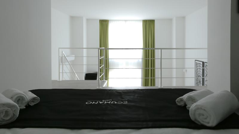 Ecumano Space - Oda