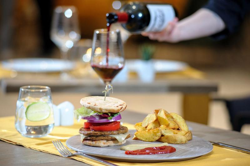 B4B Athens Signature Hotel - Restoran
