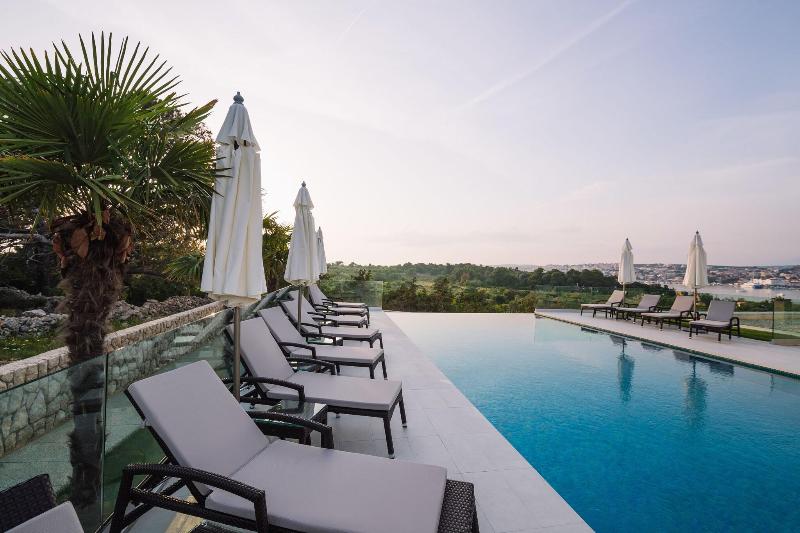Joel Hotel - Genel
