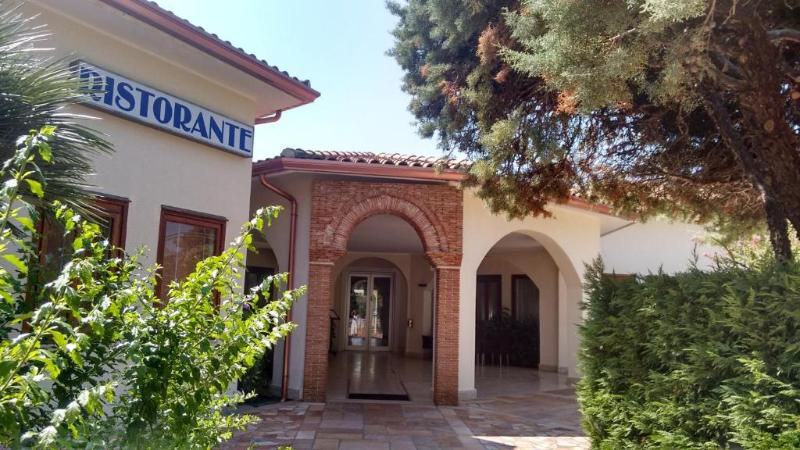 Villaggio Turistico La Mantinera - Lobi