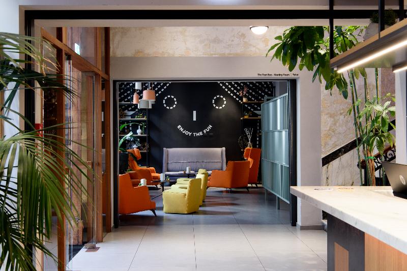 The Poet Hotel - Lobi