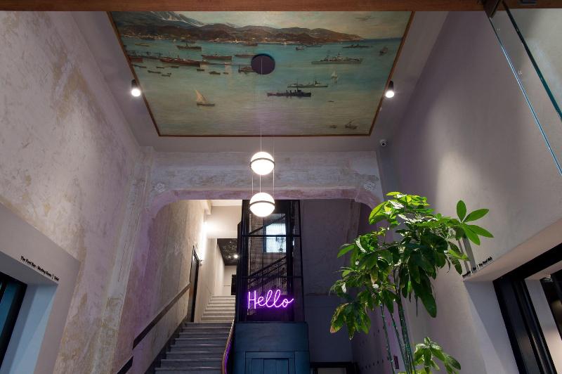 The Poet Hotel - Lobi