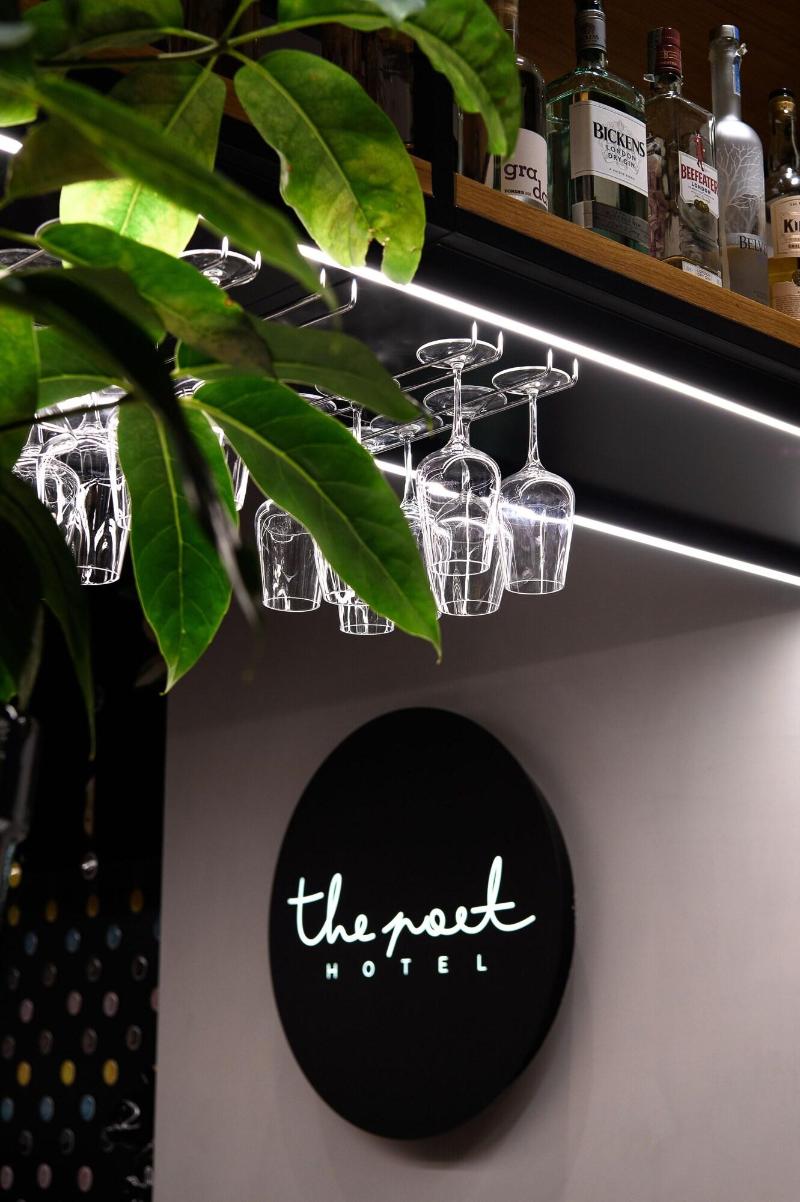The Poet Hotel - Lobi
