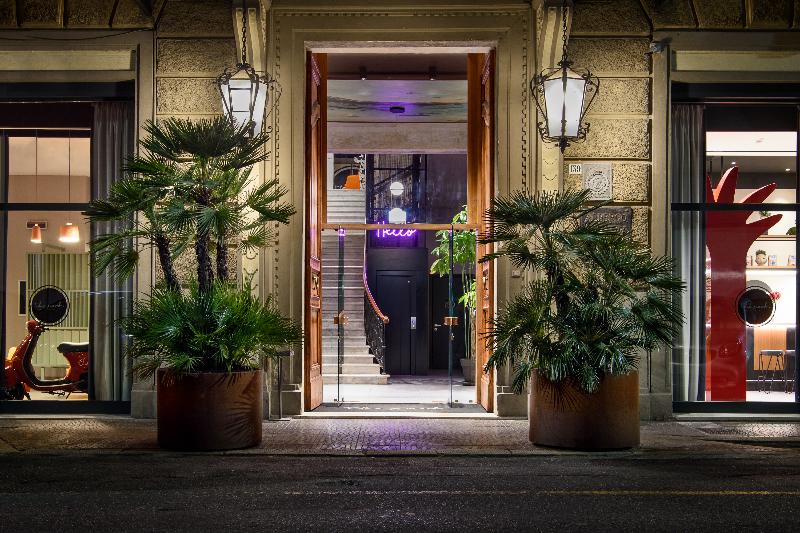 The Poet Hotel - Genel