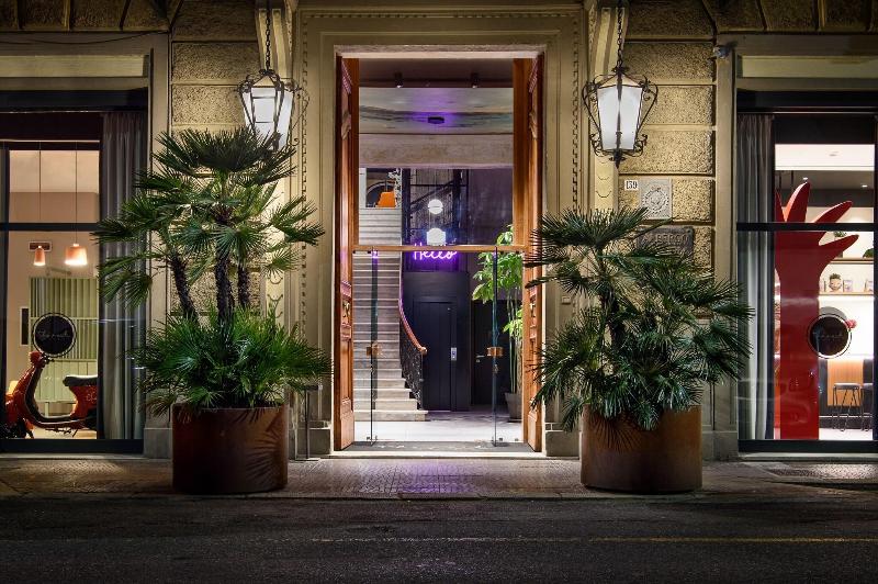 The Poet Hotel - Genel