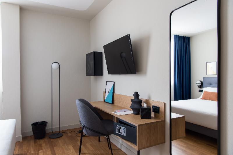 The Poet Hotel - Oda