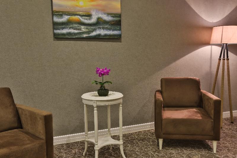 Royal Comfort Hotel - Lobi