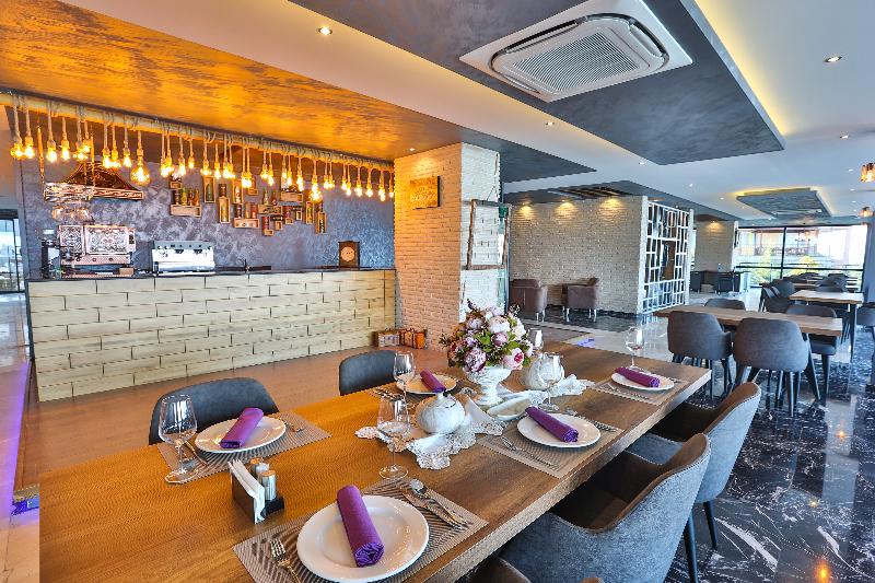Royal Comfort Hotel - Restoran