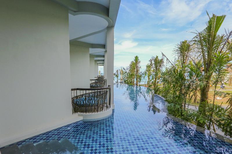 Hotel Santika Premiere Beach Resort Belitung - Havuz