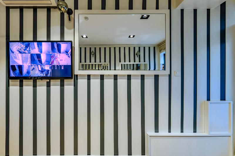 La Pazza Suites - Lobi