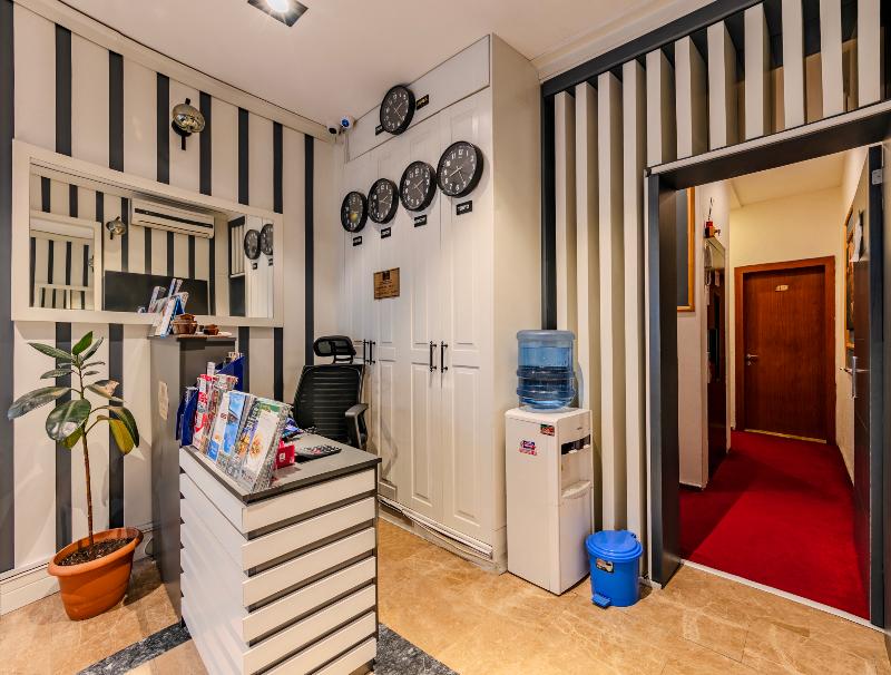 La Pazza Suites - Lobi