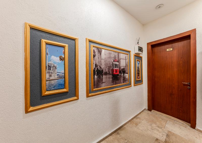 La Pazza Suites - Lobi
