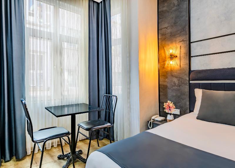 La Pazza Suites - Oda