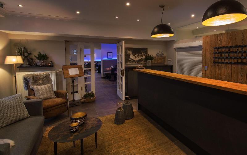 Two Timez - Boutique Hotel - Lobi