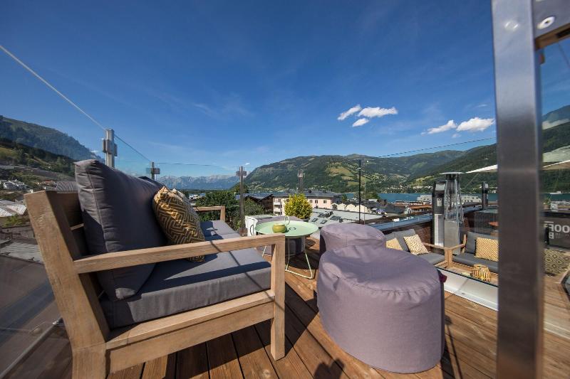Two Timez - Boutique Hotel - Teras