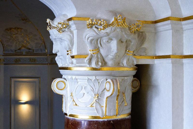 Golden Crown - Lobi