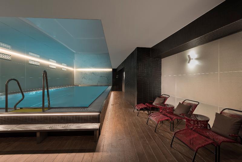Adina Apartment Hotel Nuremberg - Havuz
