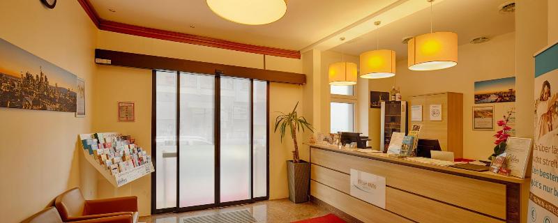 Hotel Little Paris - Lobi