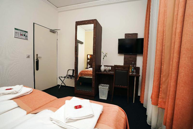 Hotel Little Paris - Oda